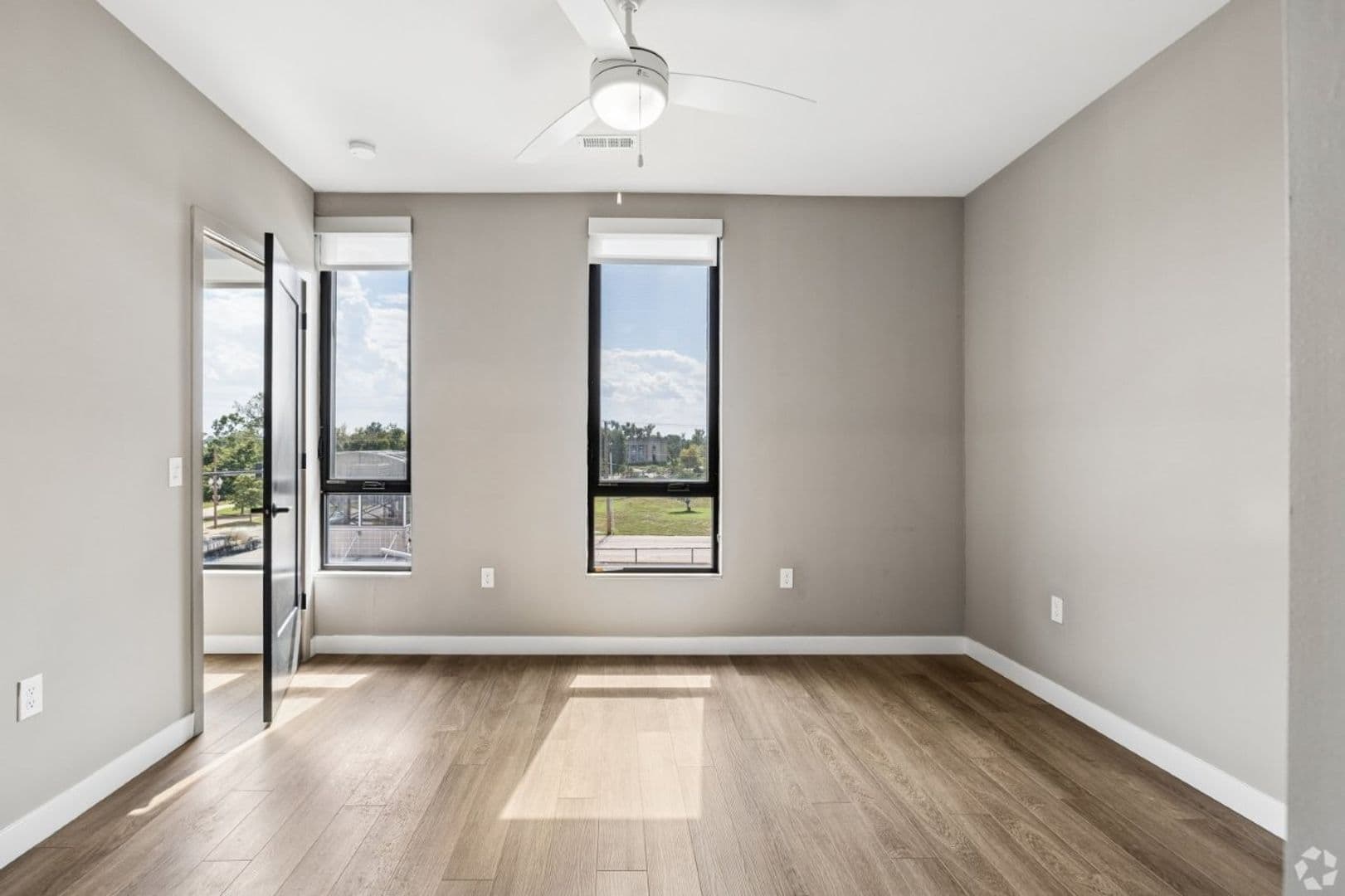 St Louis Apartment: 299 DeBaliviere Ave