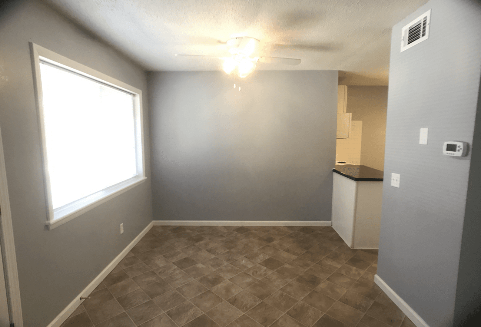 Edwardsville Apartment: 1124 University Dr
