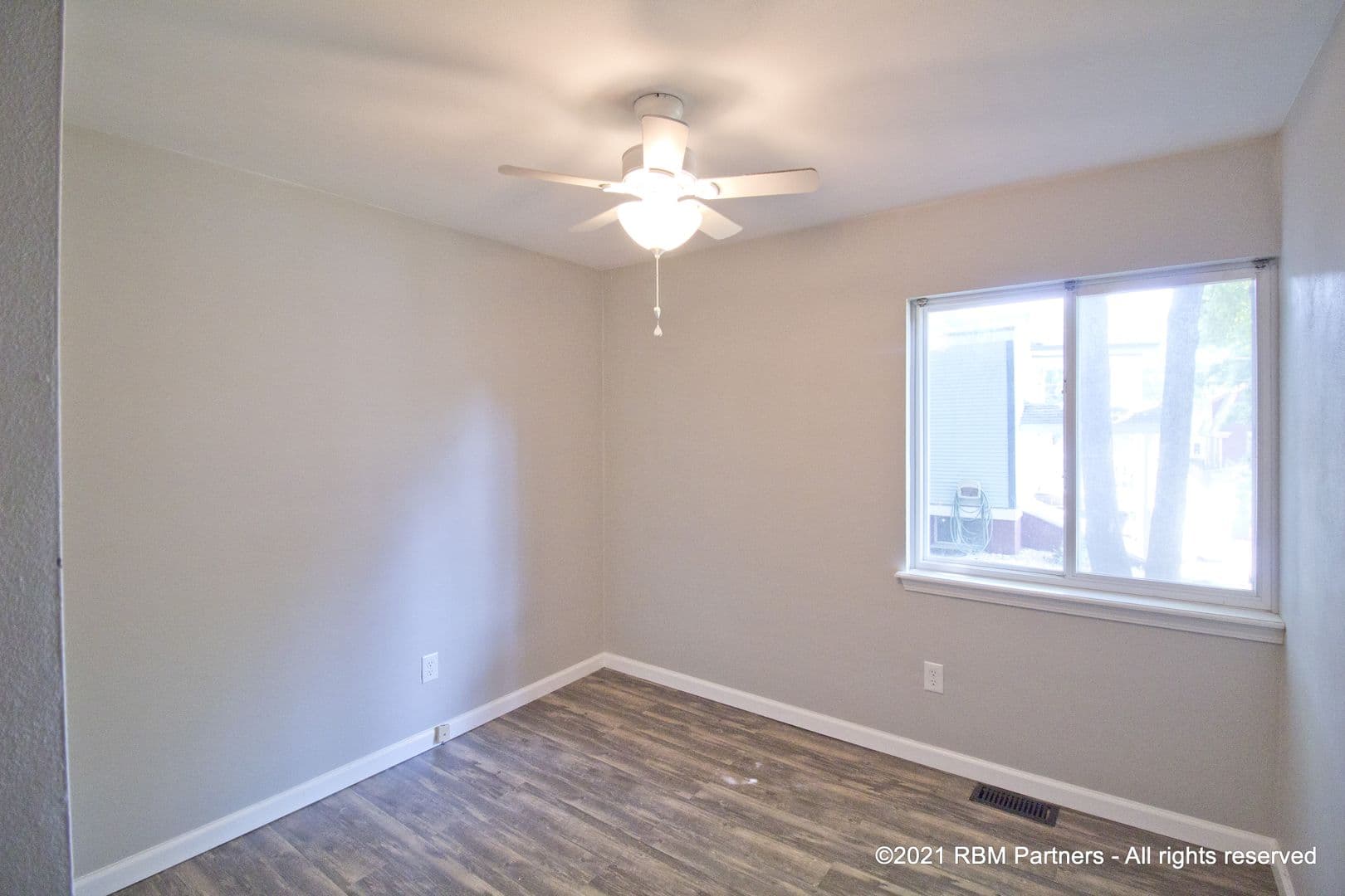 Edwardsville Apartment: 518 Hillsboro Ave