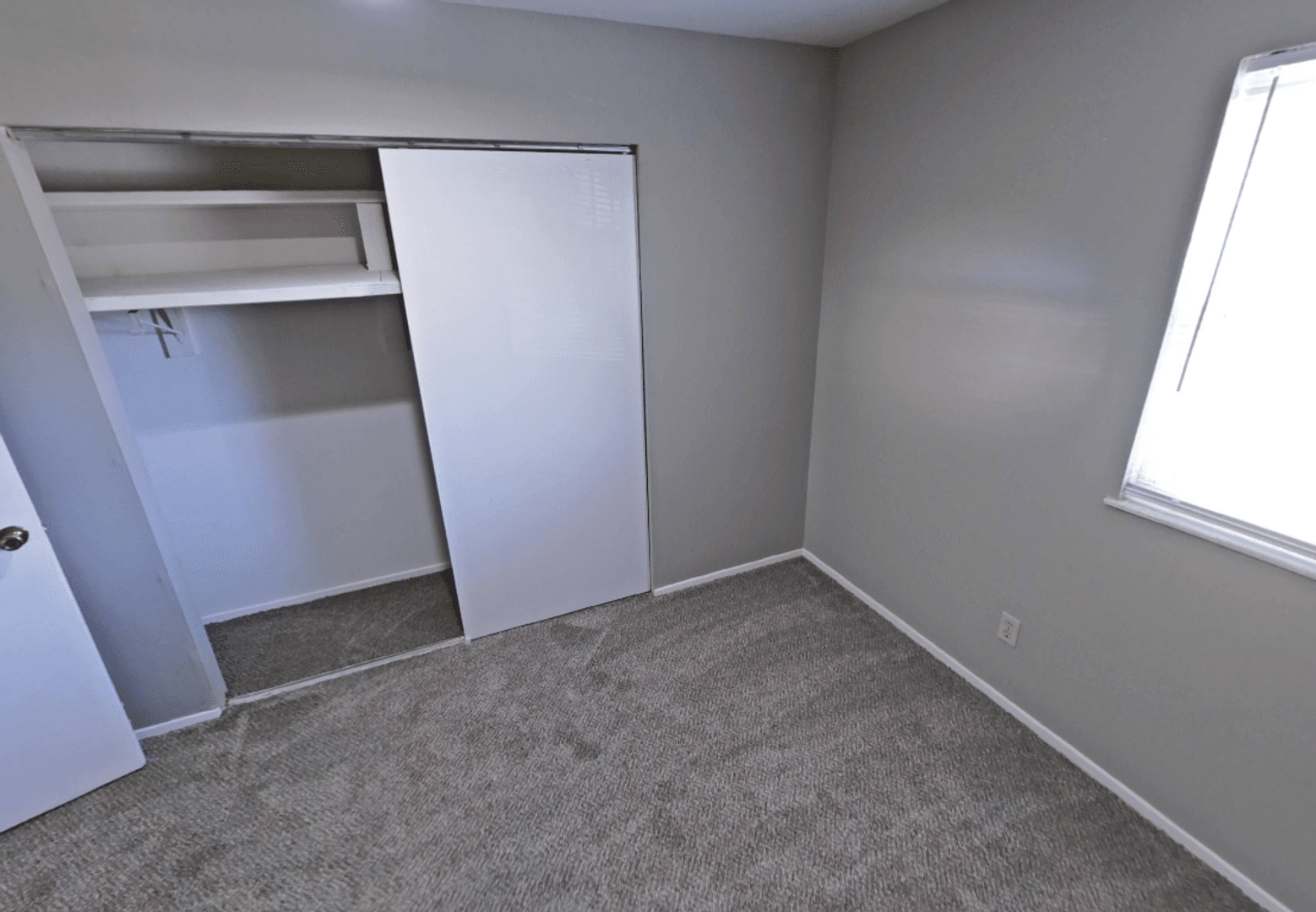 Hazelwood Apartment: 240 Chez Vant Ct.