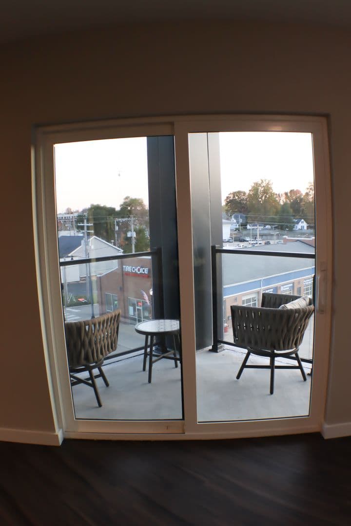 Edwardsville Apartment: 420 N Main