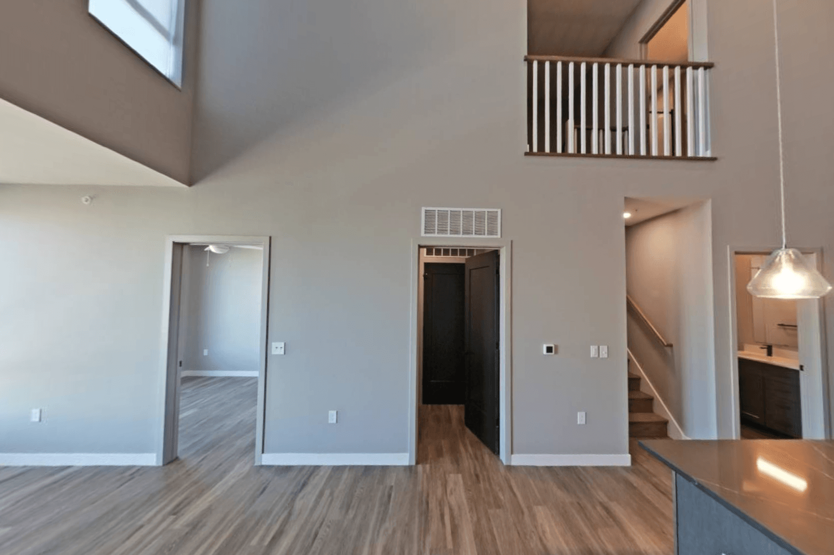 St Louis Apartment: 299 DeBaliviere Ave