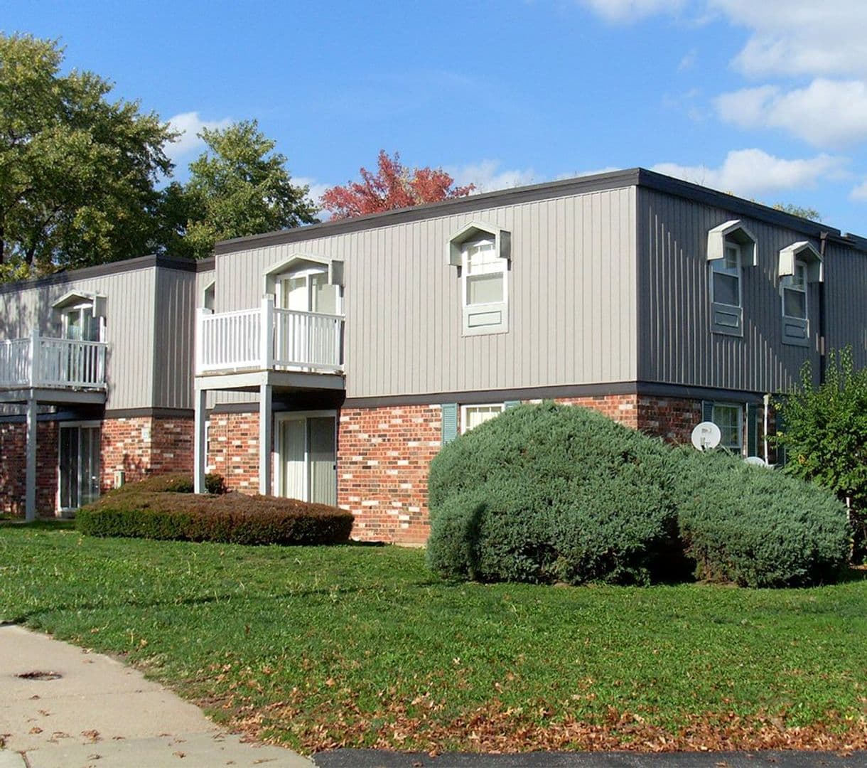 Hazelwood Apartment: 240 Chez Vant Ct.