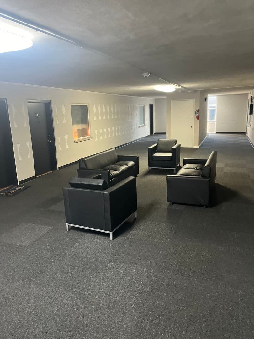 Edwardsville Apartment: 518 Hillsboro Ave
