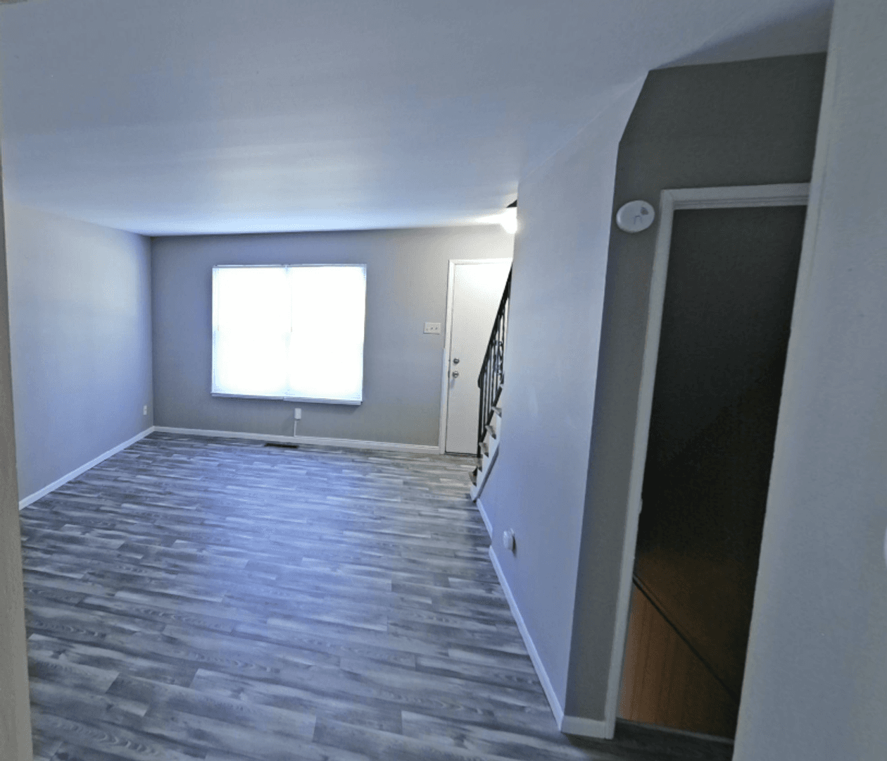 Hazelwood Apartment: 240 Chez Vant Ct.