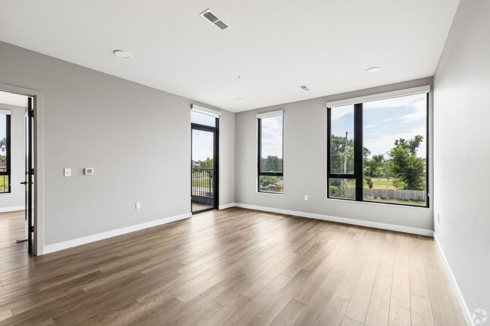 St Louis Apartment: 299 DeBaliviere Ave
