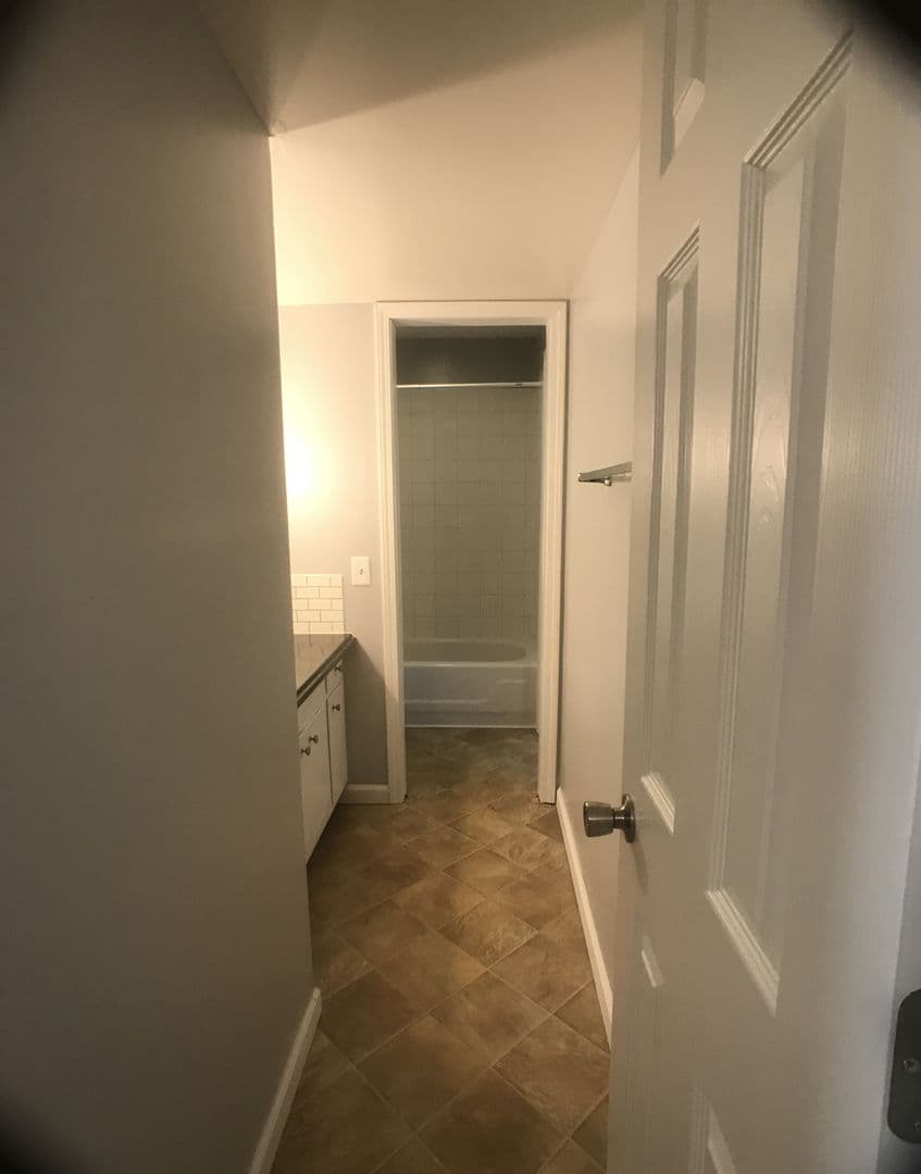 Edwardsville Apartment: 40 Devon Ct