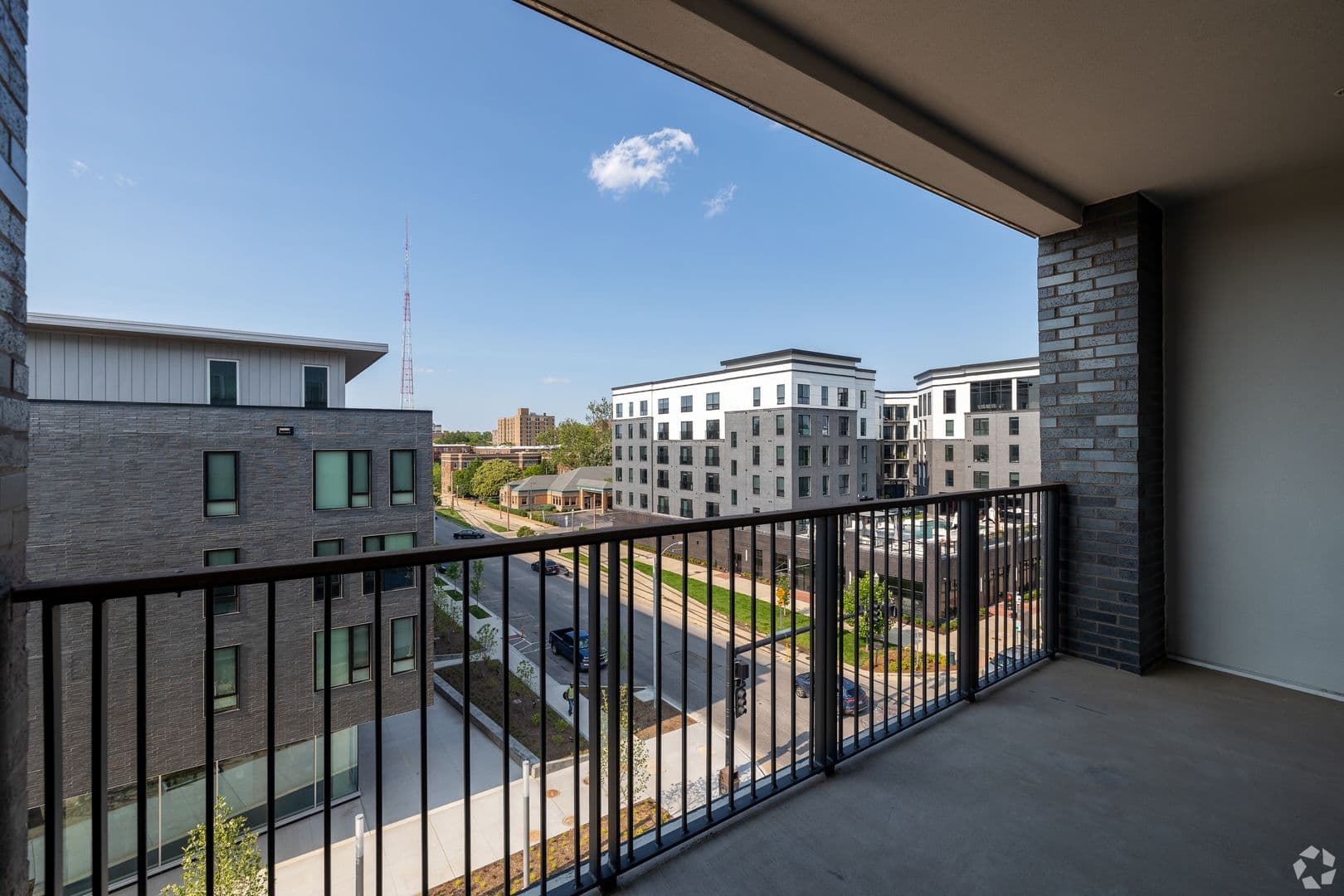St Louis Apartment: 299 DeBaliviere Ave