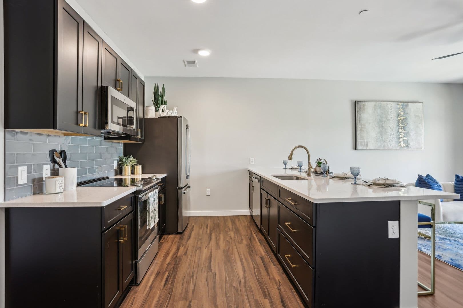 Edwardsville Apartment: 420 N Main
