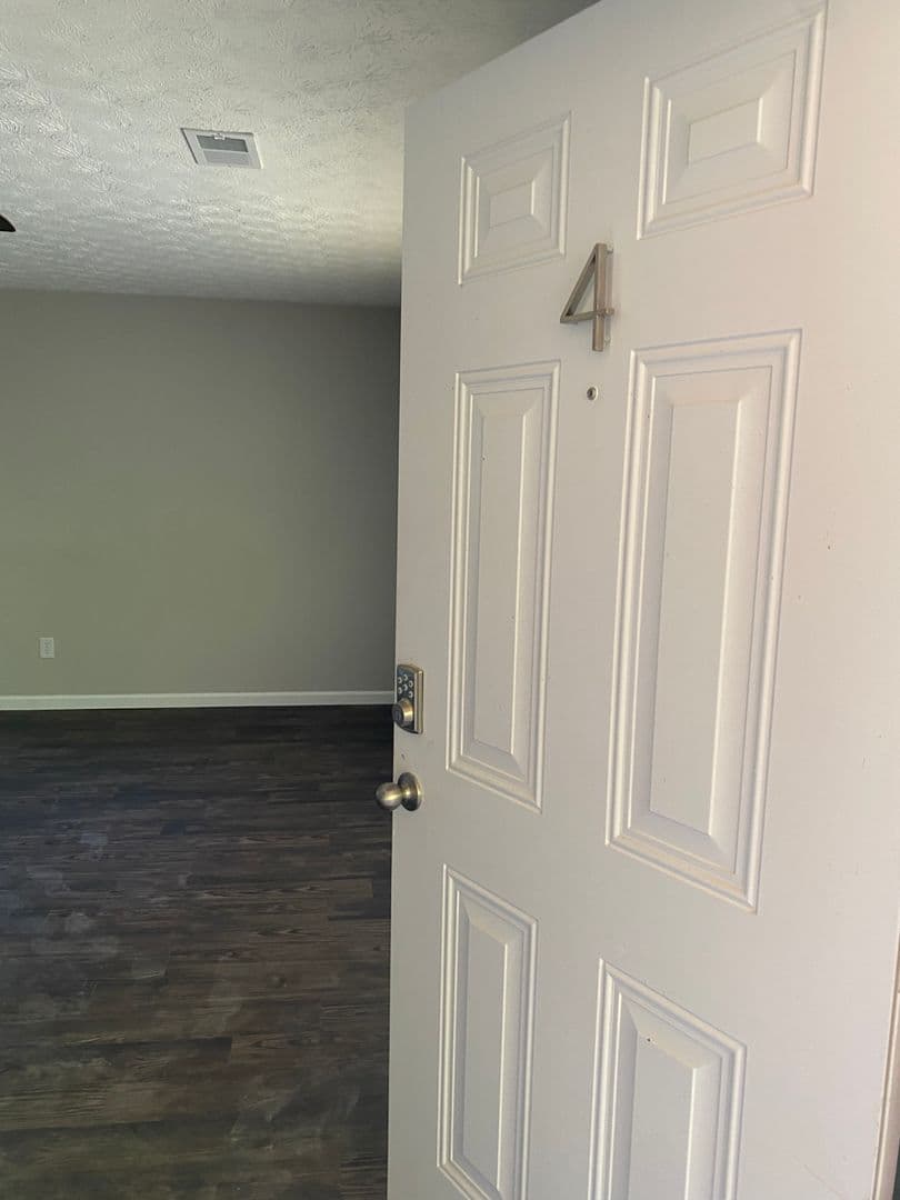 Edwardsville Apartment: 89 Devon Ct
