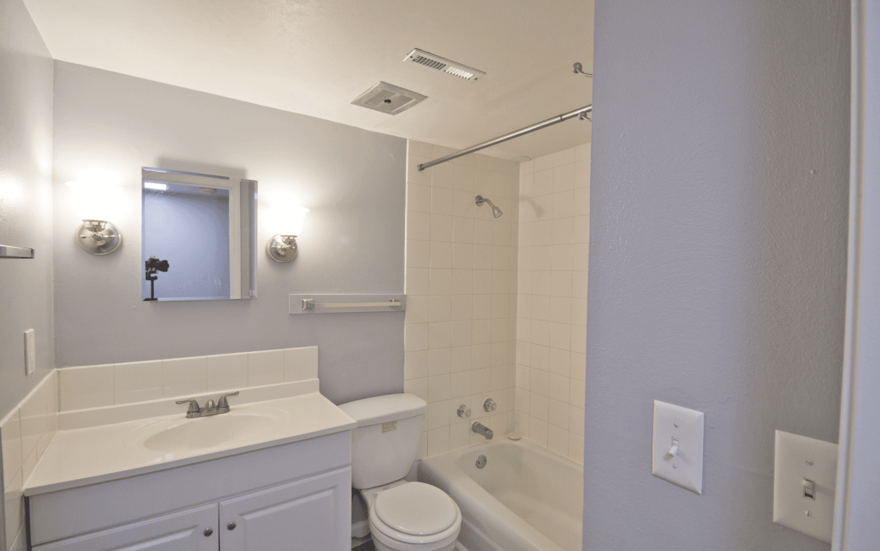Edwardsville Apartment: 30 Devon Ct