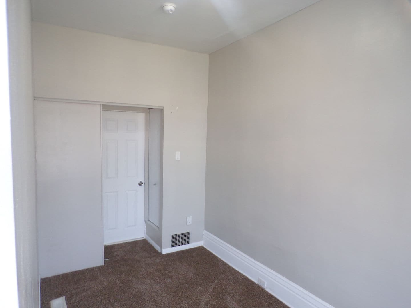 Edwardsville Apartment: 505 N Main St