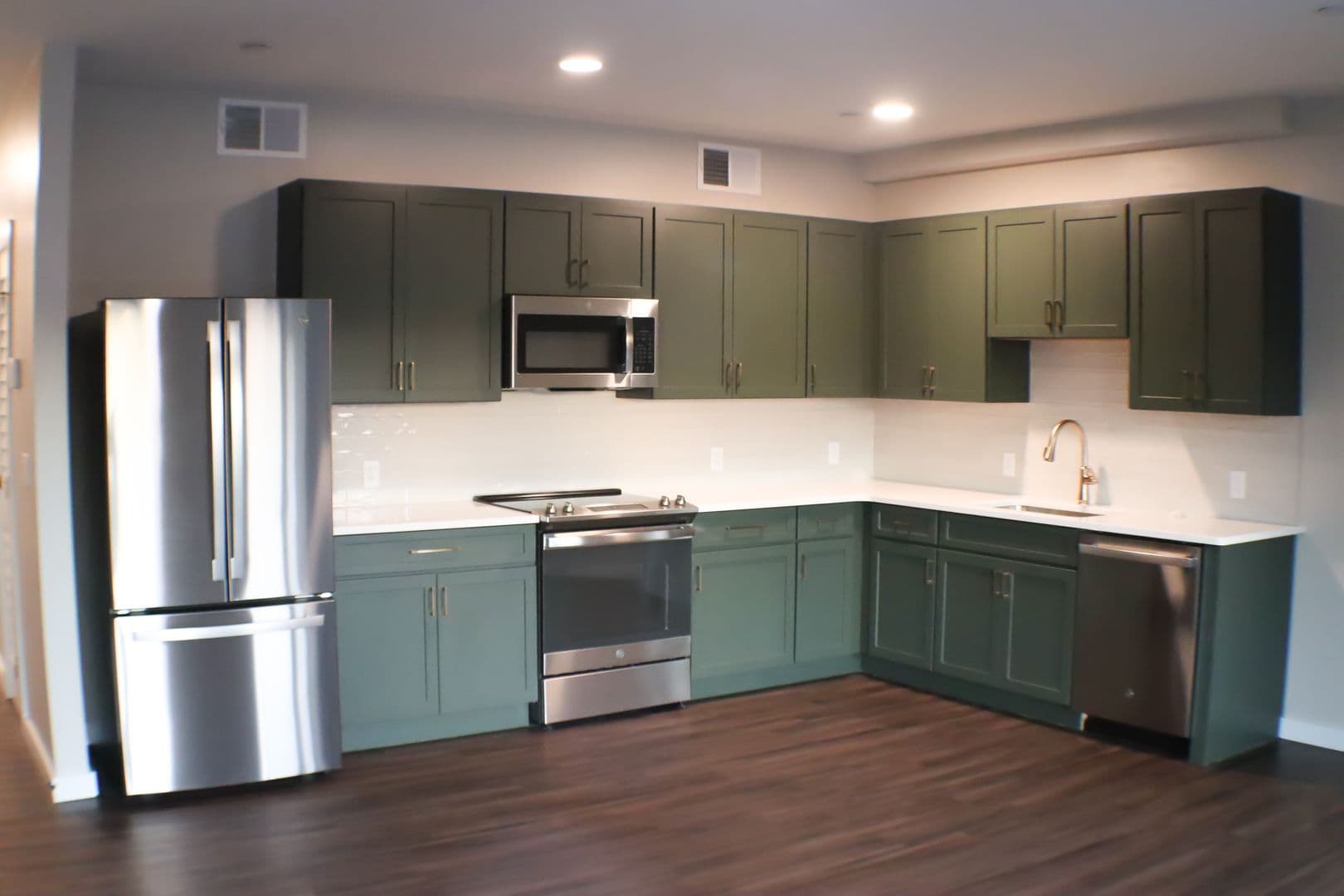 Edwardsville Apartment: 420 N Main