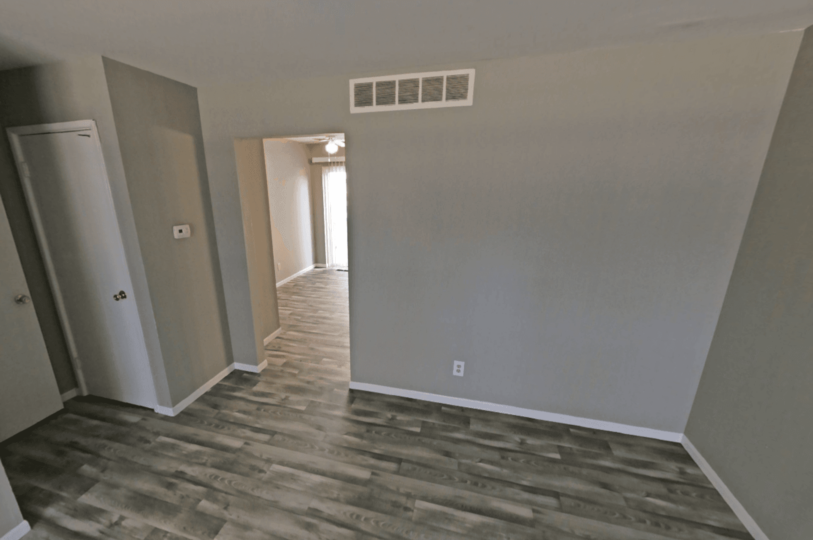 Hazelwood Apartment: 240 Chez Vant Ct.