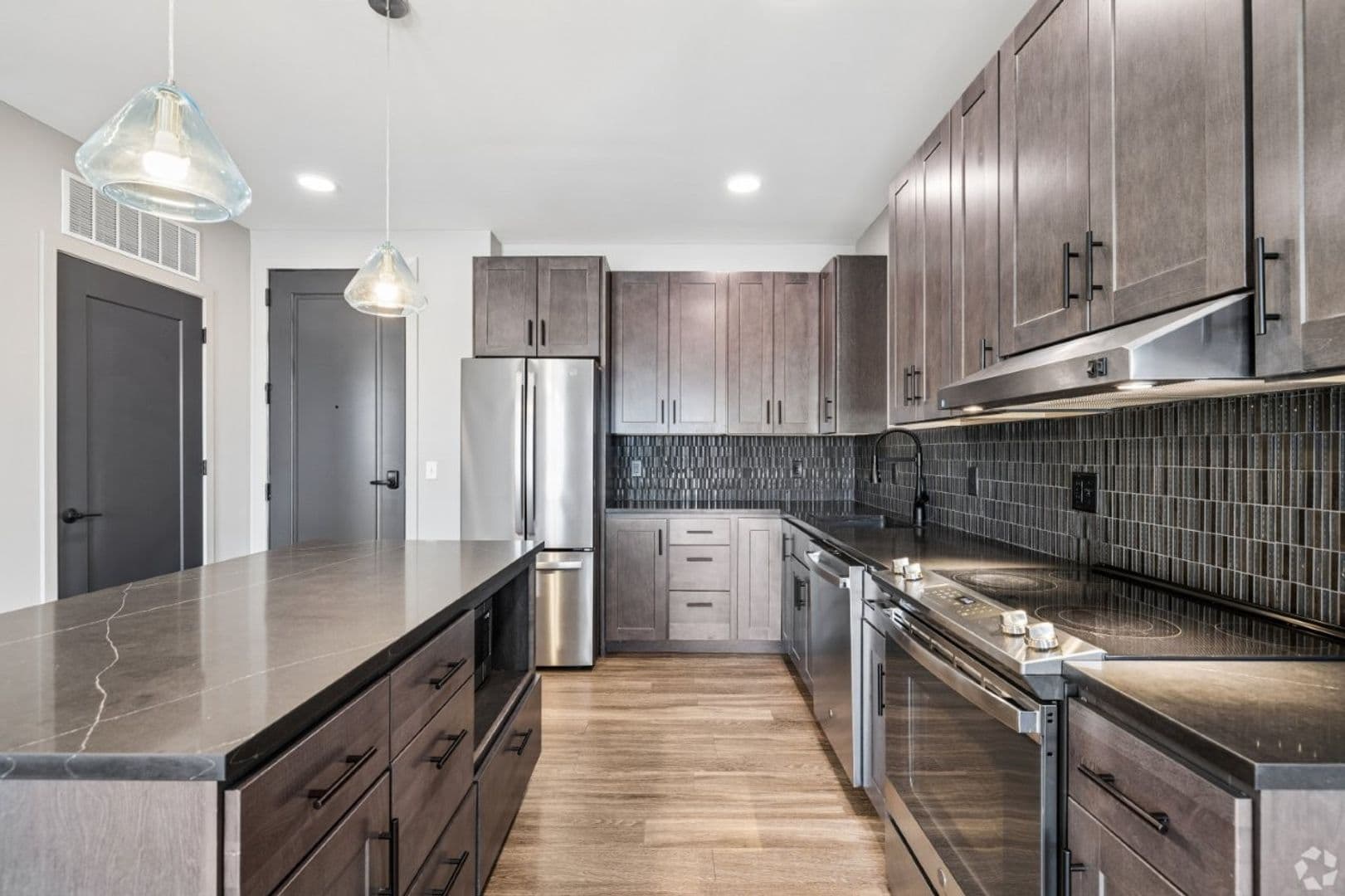 St Louis Apartment: 299 DeBaliviere Ave