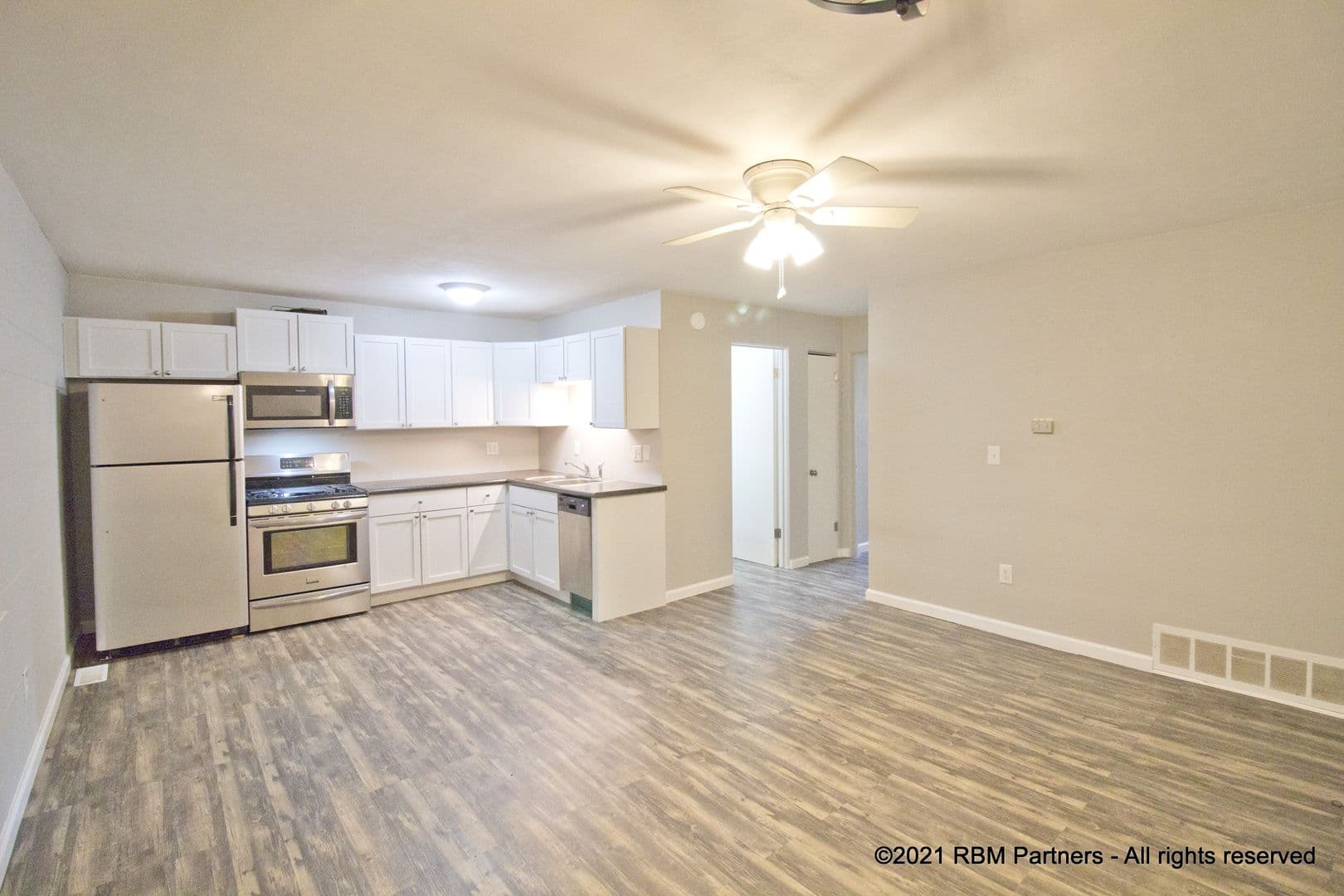 Edwardsville Apartment: 518 Hillsboro Ave