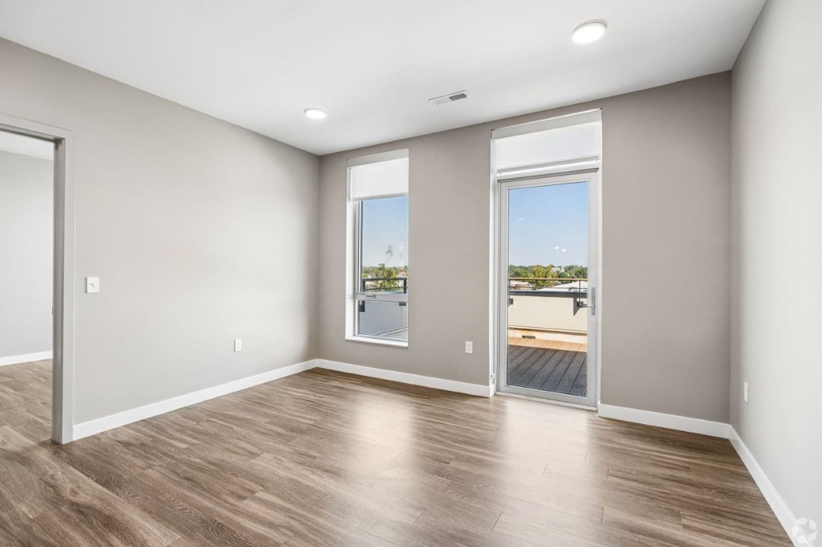 St Louis Apartment: 299 DeBaliviere Ave