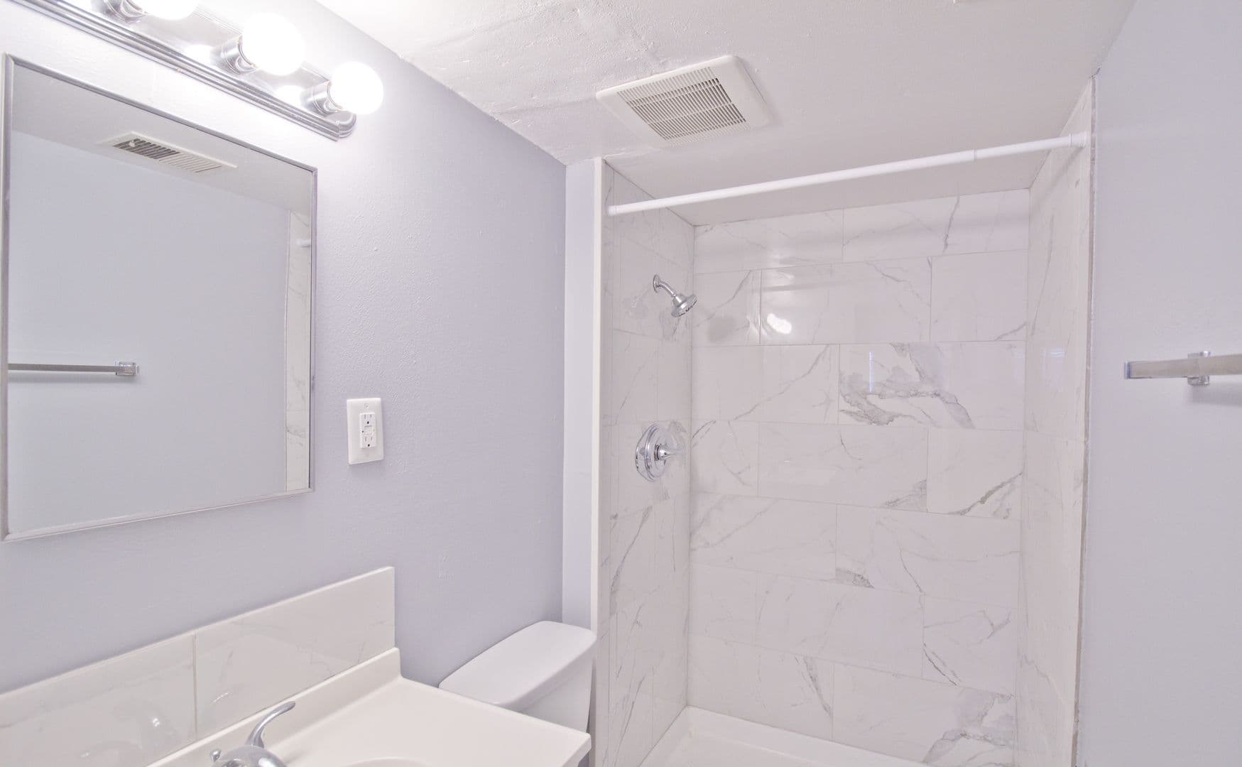 Edwardsville Apartment: 30 Devon Ct