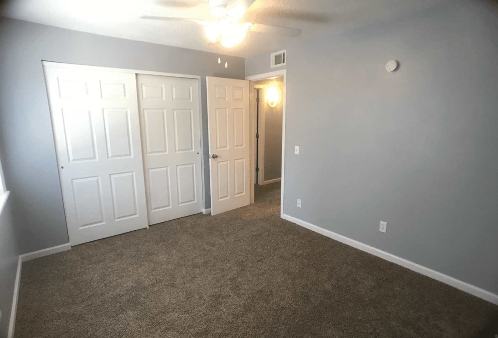 Edwardsville Apartment: 1124 University Dr