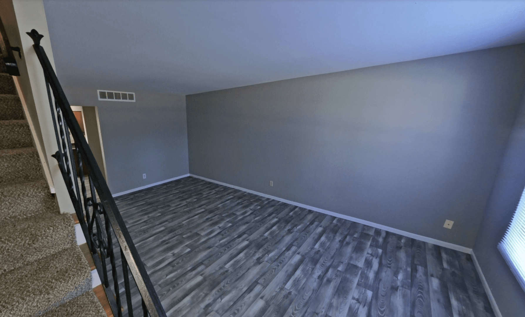 Hazelwood Apartment: 240 Chez Vant Ct.