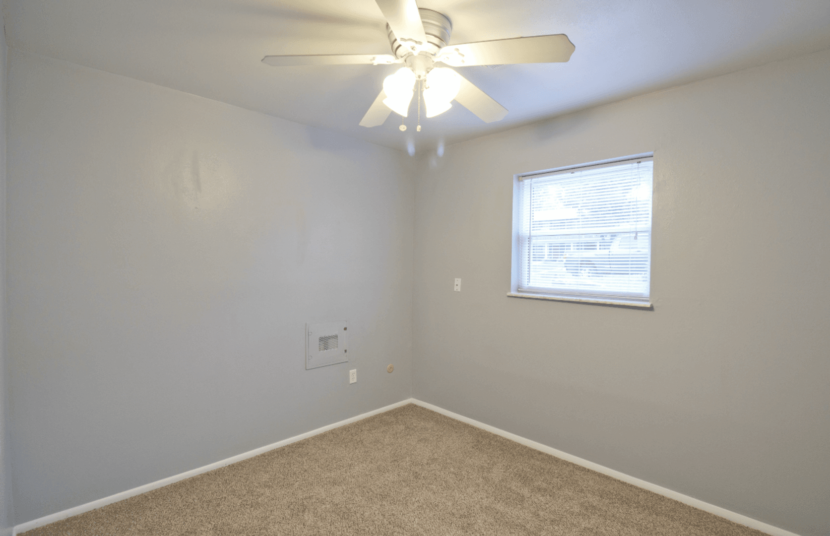 Edwardsville Apartment: 30 Devon Ct