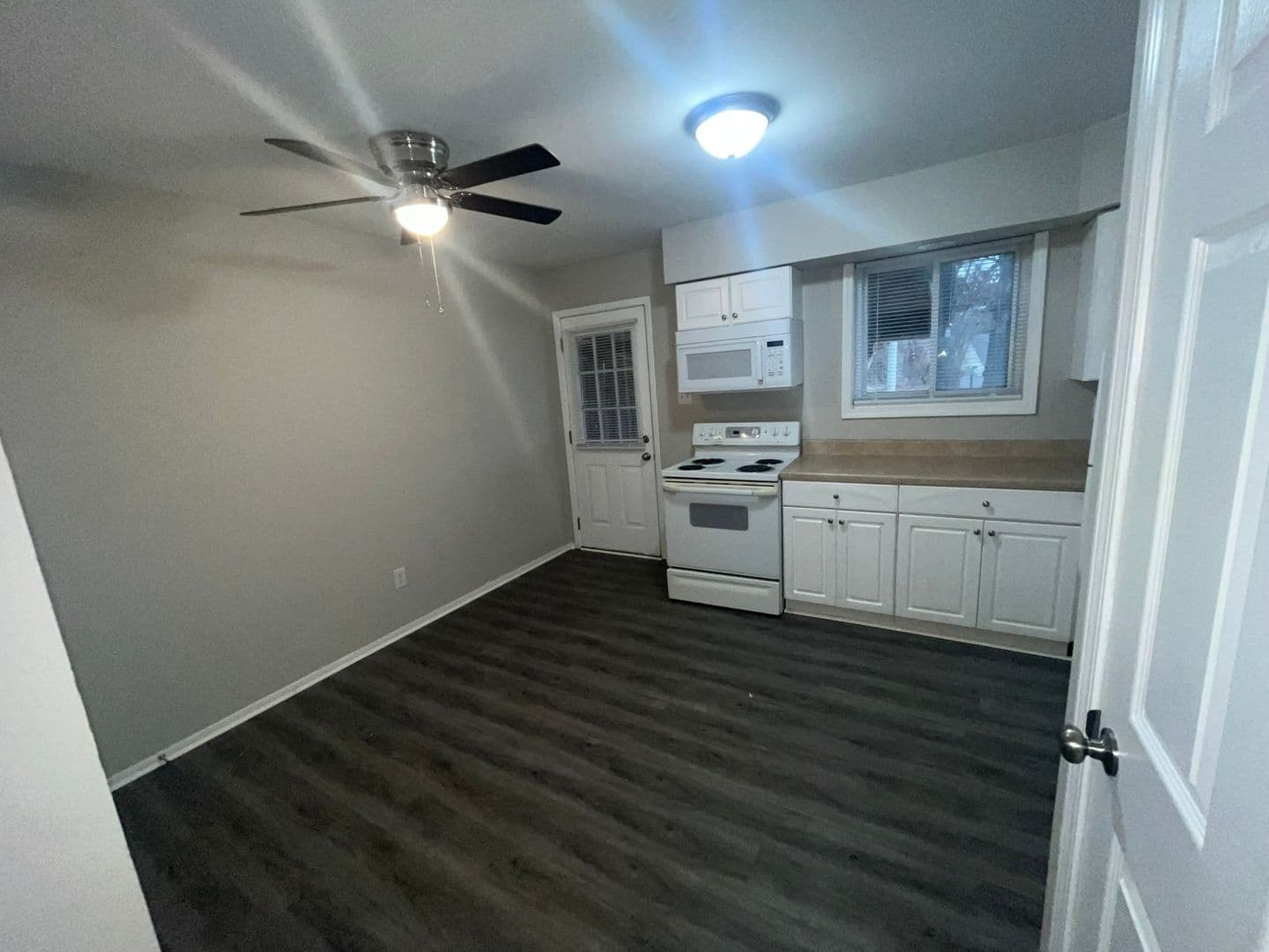 Edwardsville Apartment: 1500-1514 Schiller Ave
