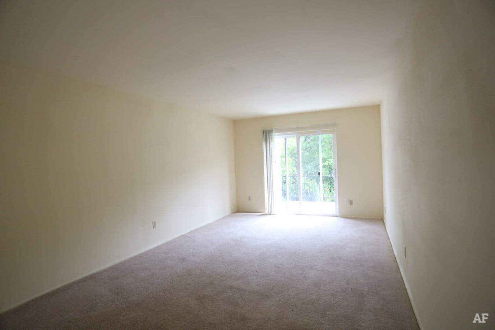 Hazelwood Apartment: 240 Chez Vant Ct.