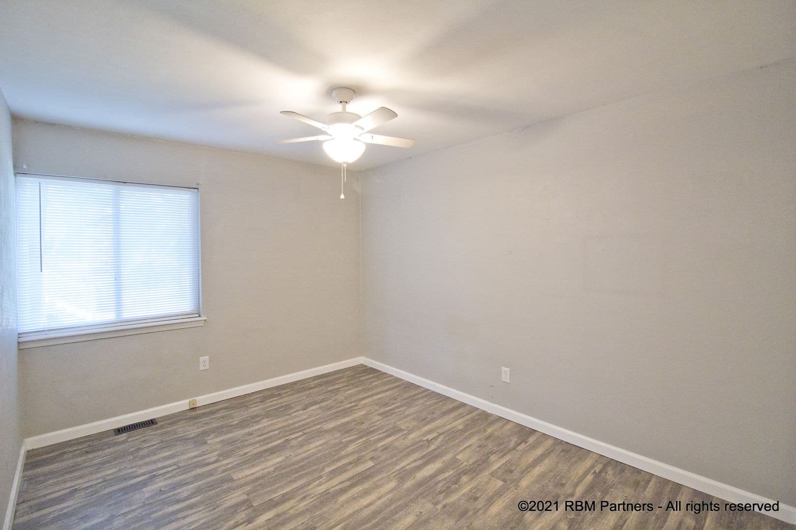 Edwardsville Apartment: 518 Hillsboro Ave