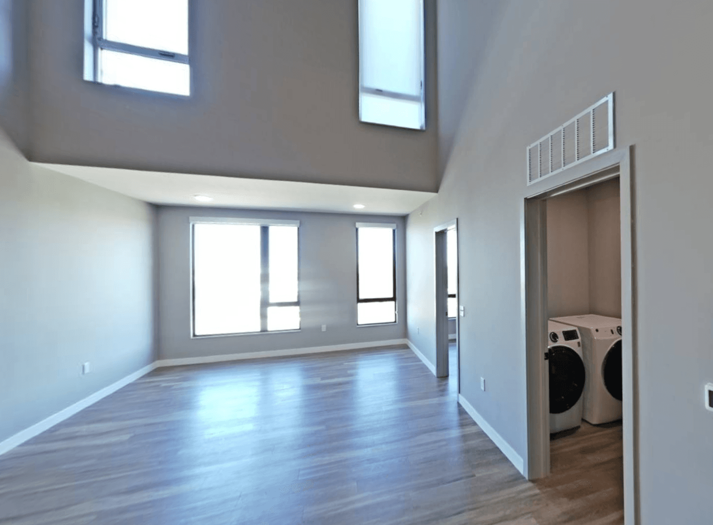 St Louis Apartment: 299 DeBaliviere Ave
