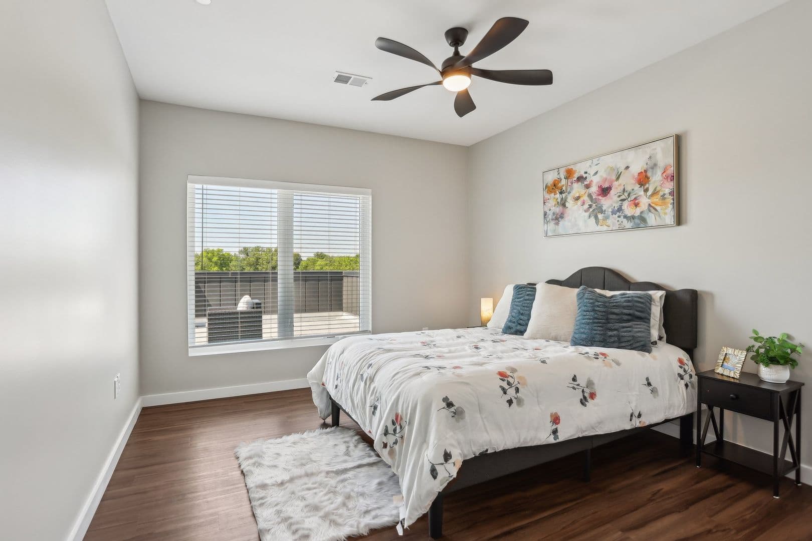 Edwardsville Apartment: 420 N Main