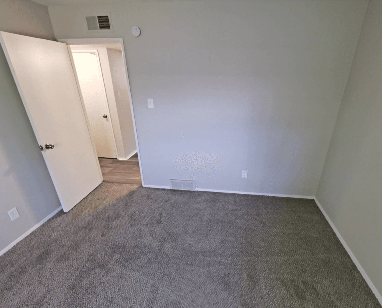 Florissant Apartment: 2990 Santiago Drive