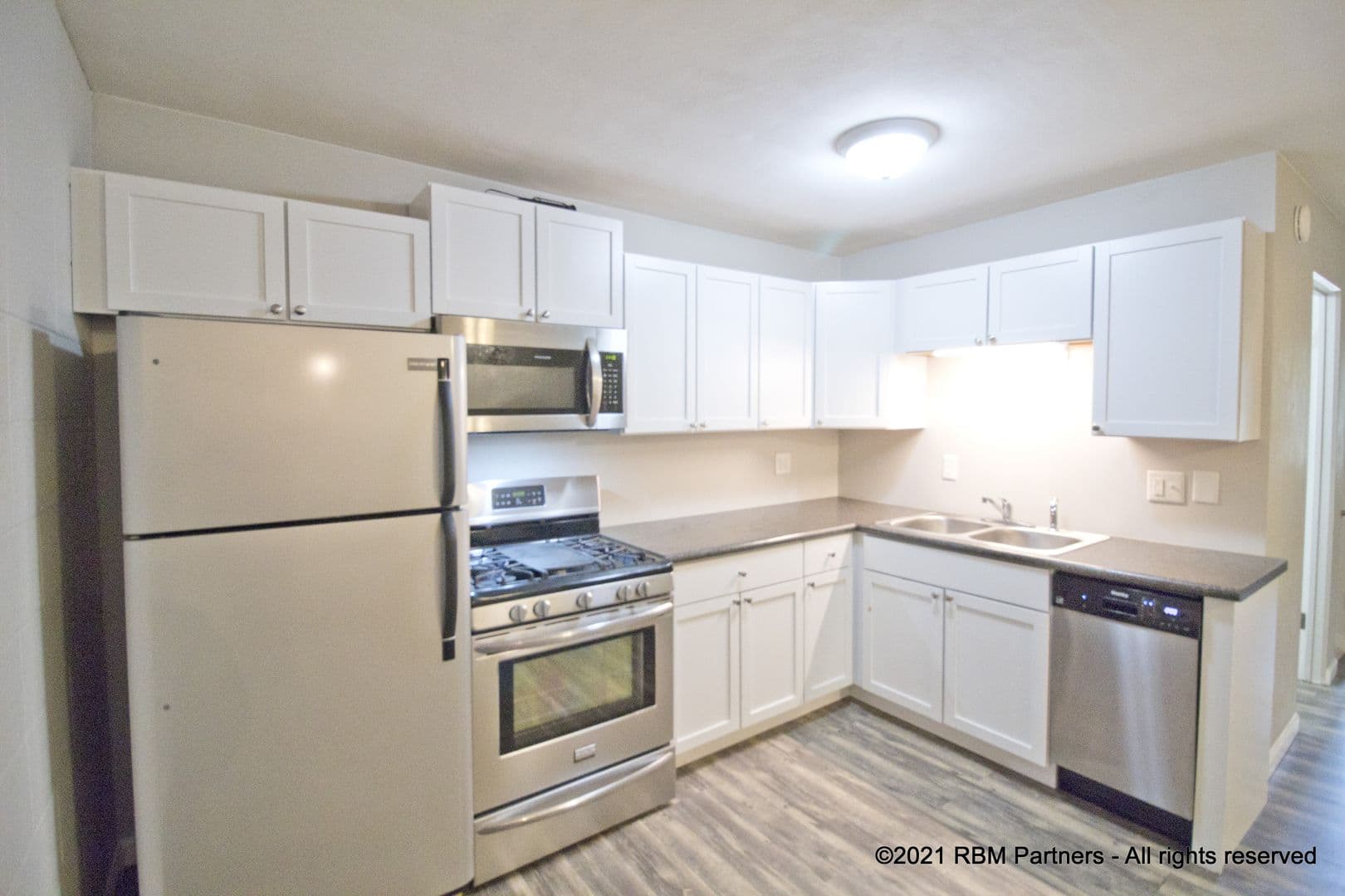 Edwardsville Apartment: 518 Hillsboro Ave