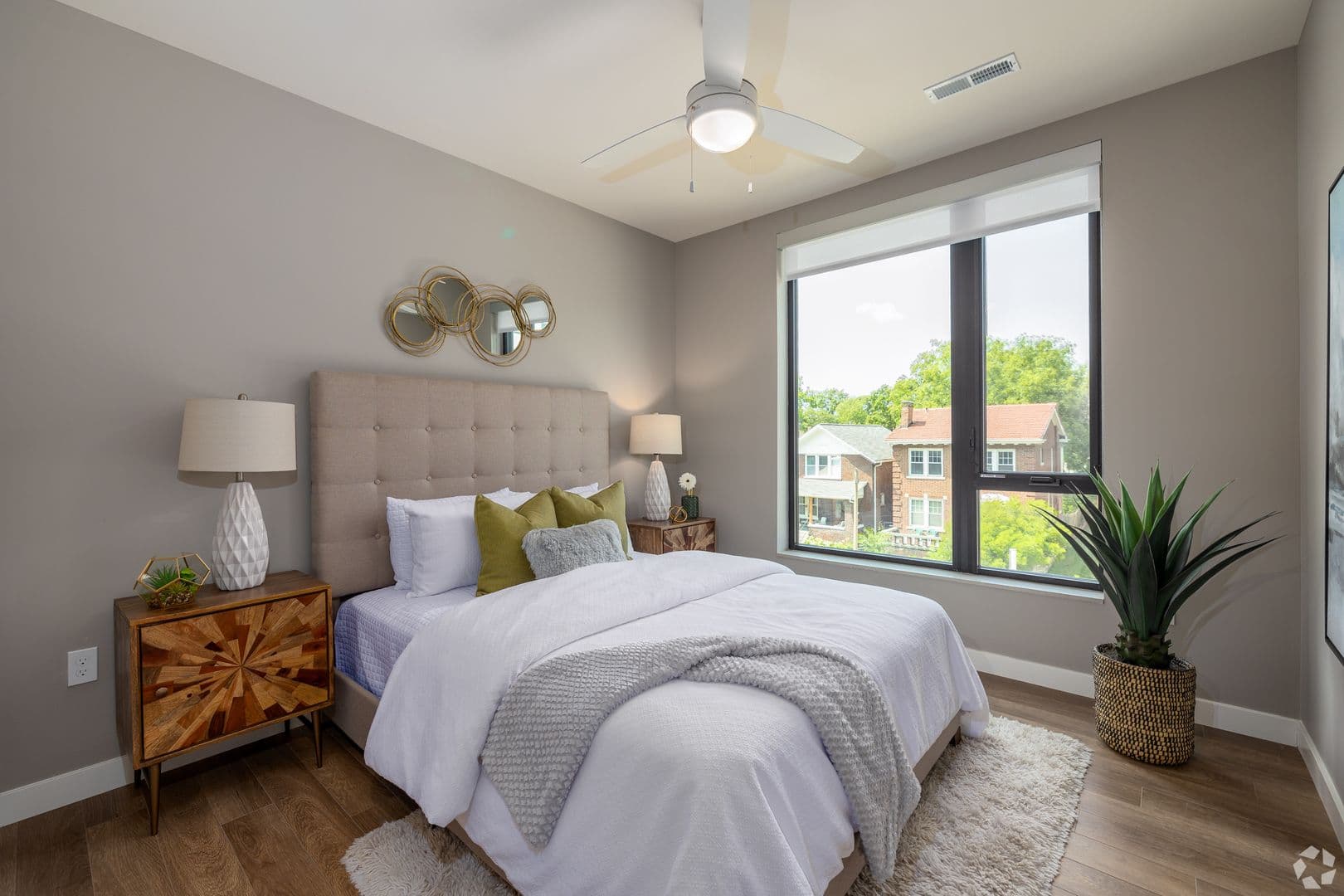 St Louis Apartment: 299 DeBaliviere Ave