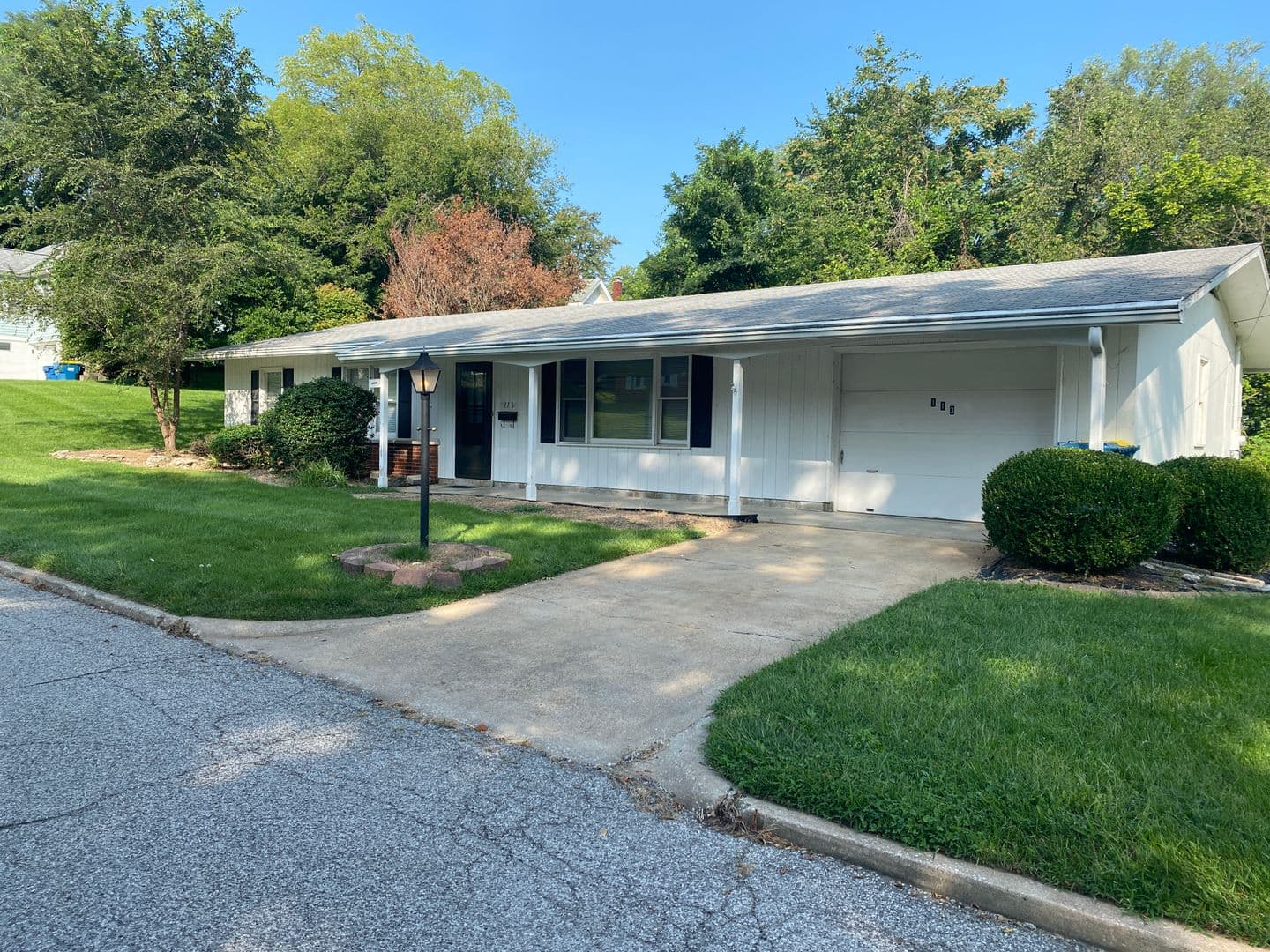 Edwardsville Apartment: 113 Abner Place