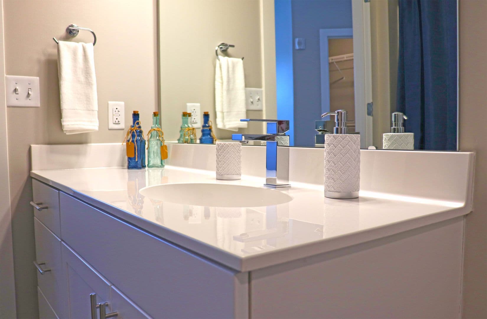 Edwardsville Apartment: 1010 Enclave Boulevard