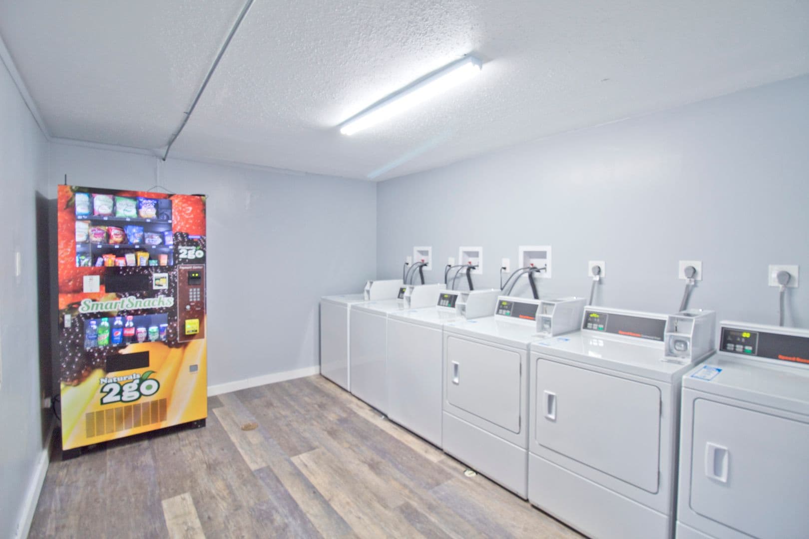Edwardsville Apartment: 1124 University Dr