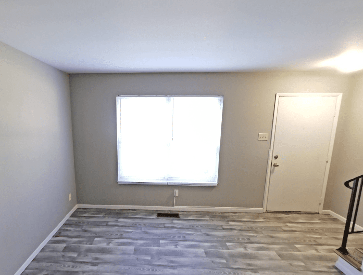 Hazelwood Apartment: 240 Chez Vant Ct.