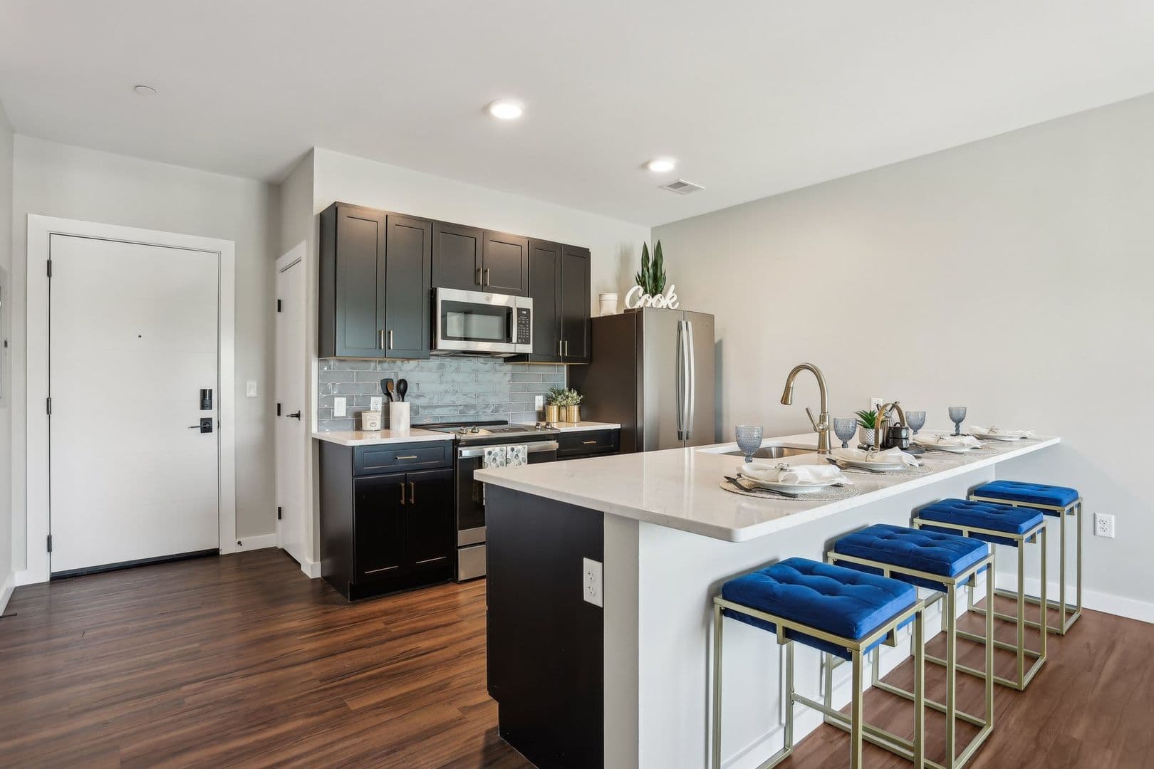 Edwardsville Apartment: 420 N Main