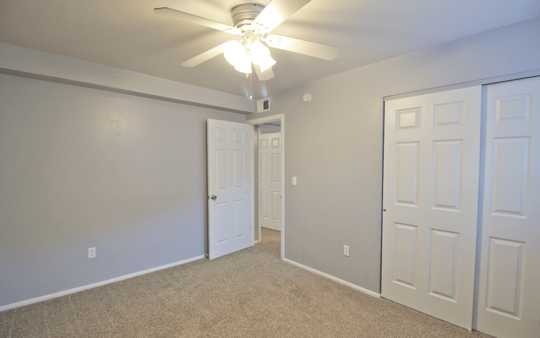 Edwardsville Apartment: 30 Devon Ct