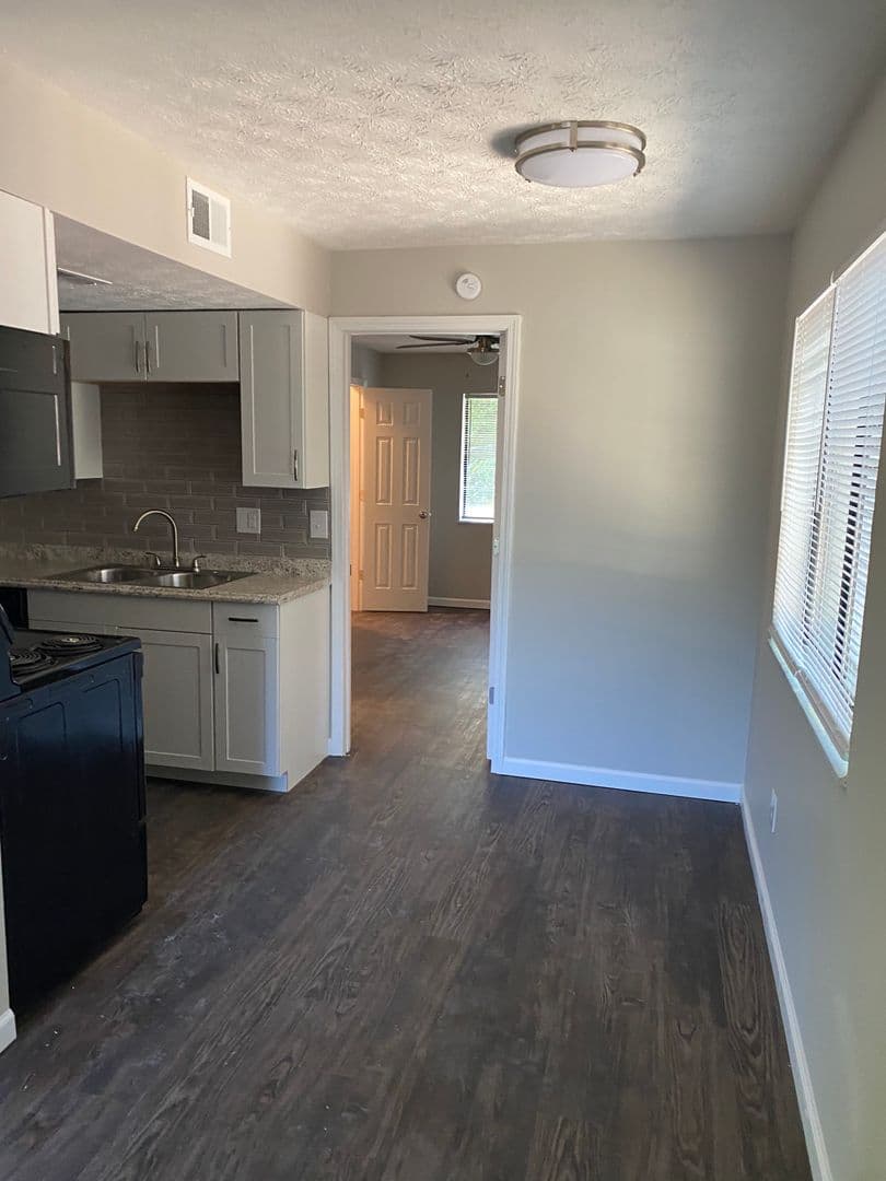 Edwardsville Apartment: 89 Devon Ct