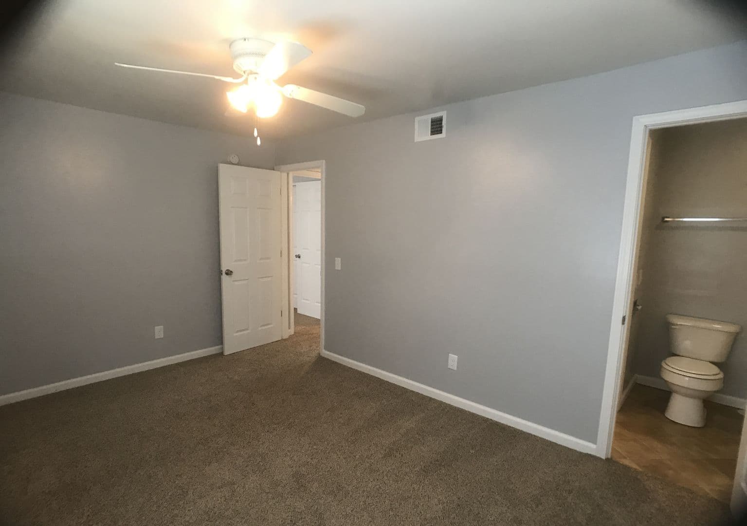Edwardsville Apartment: 40 Devon Ct