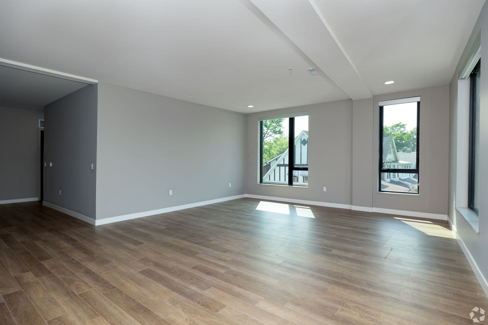 St Louis Apartment: 299 DeBaliviere Ave