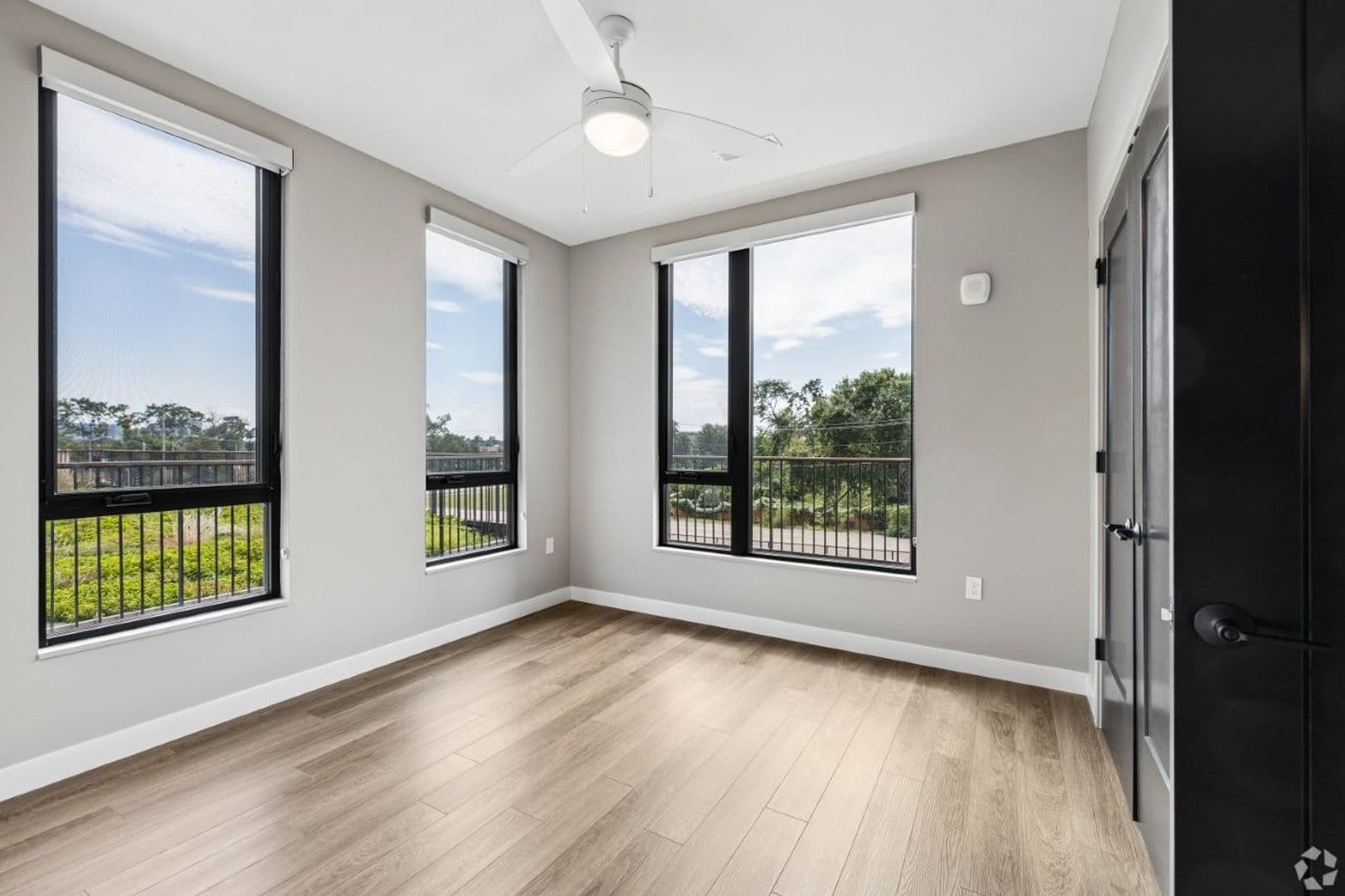St Louis Apartment: 299 DeBaliviere Ave