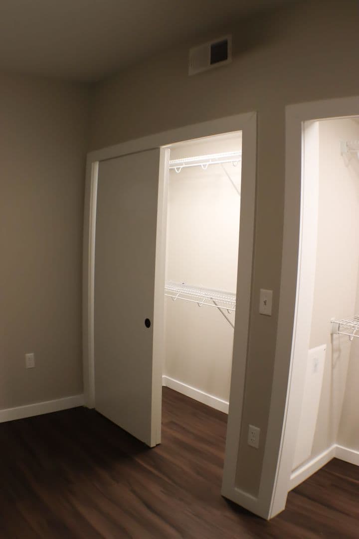 Edwardsville Apartment: 420 N Main