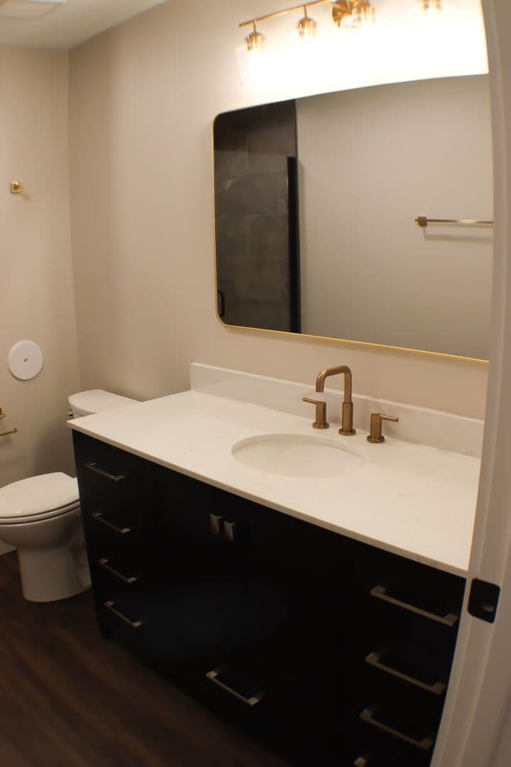 Edwardsville Apartment: 420 N Main