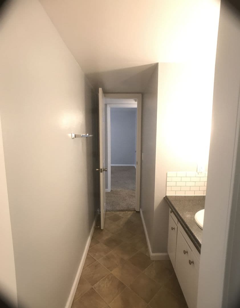 Edwardsville Apartment: 40 Devon Ct