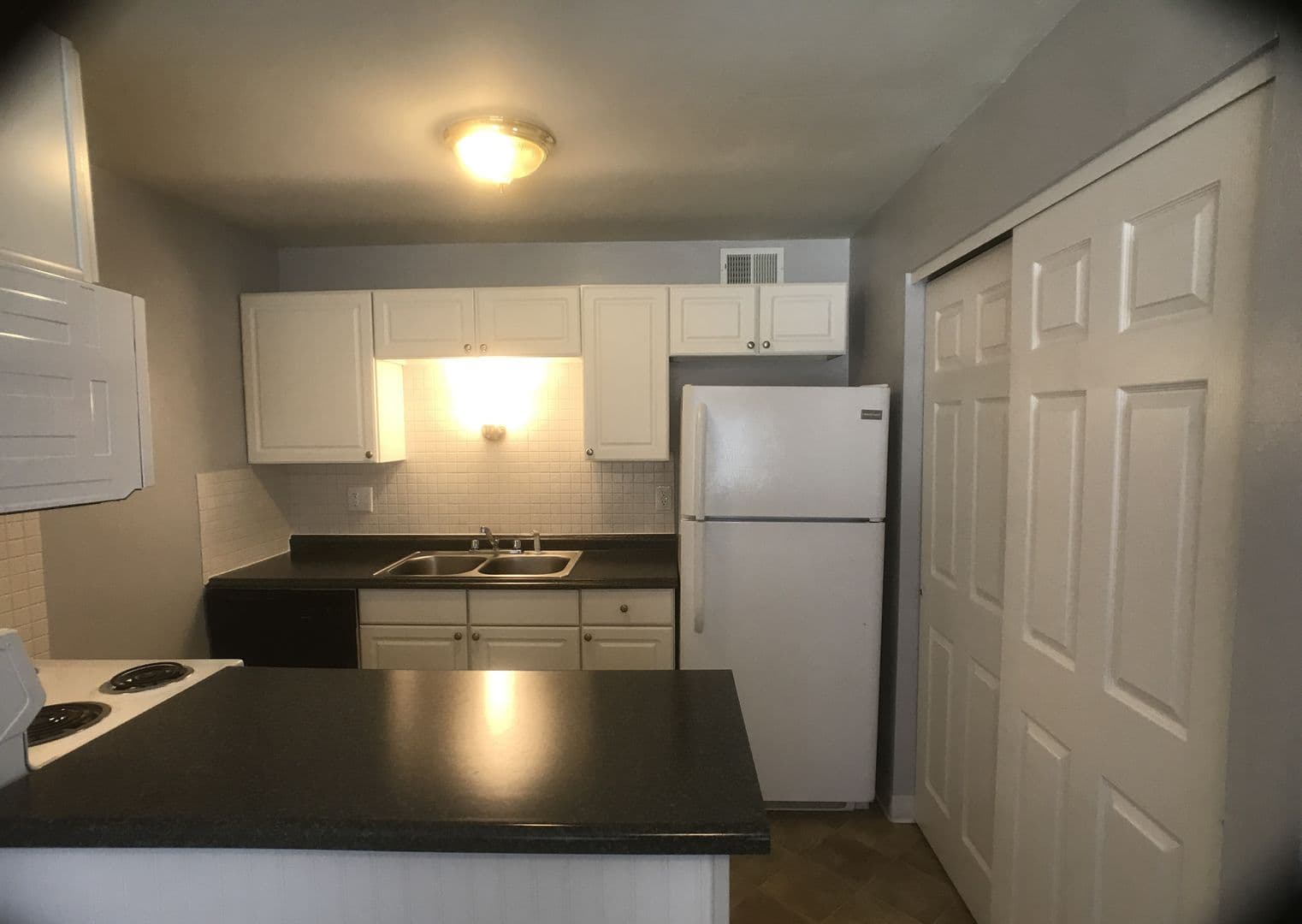 Edwardsville Apartment: 40 Devon Ct