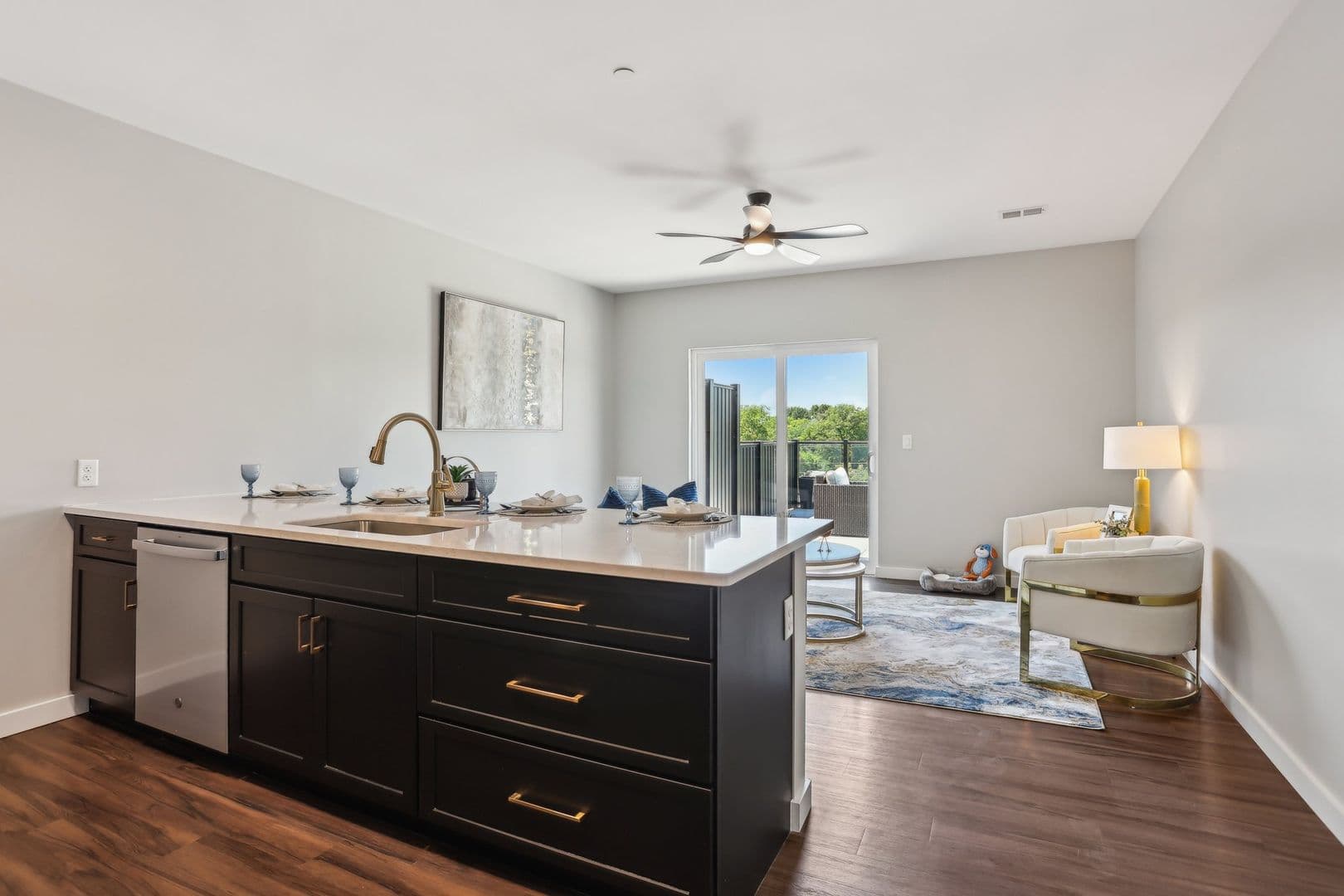 Edwardsville Apartment: 420 N Main