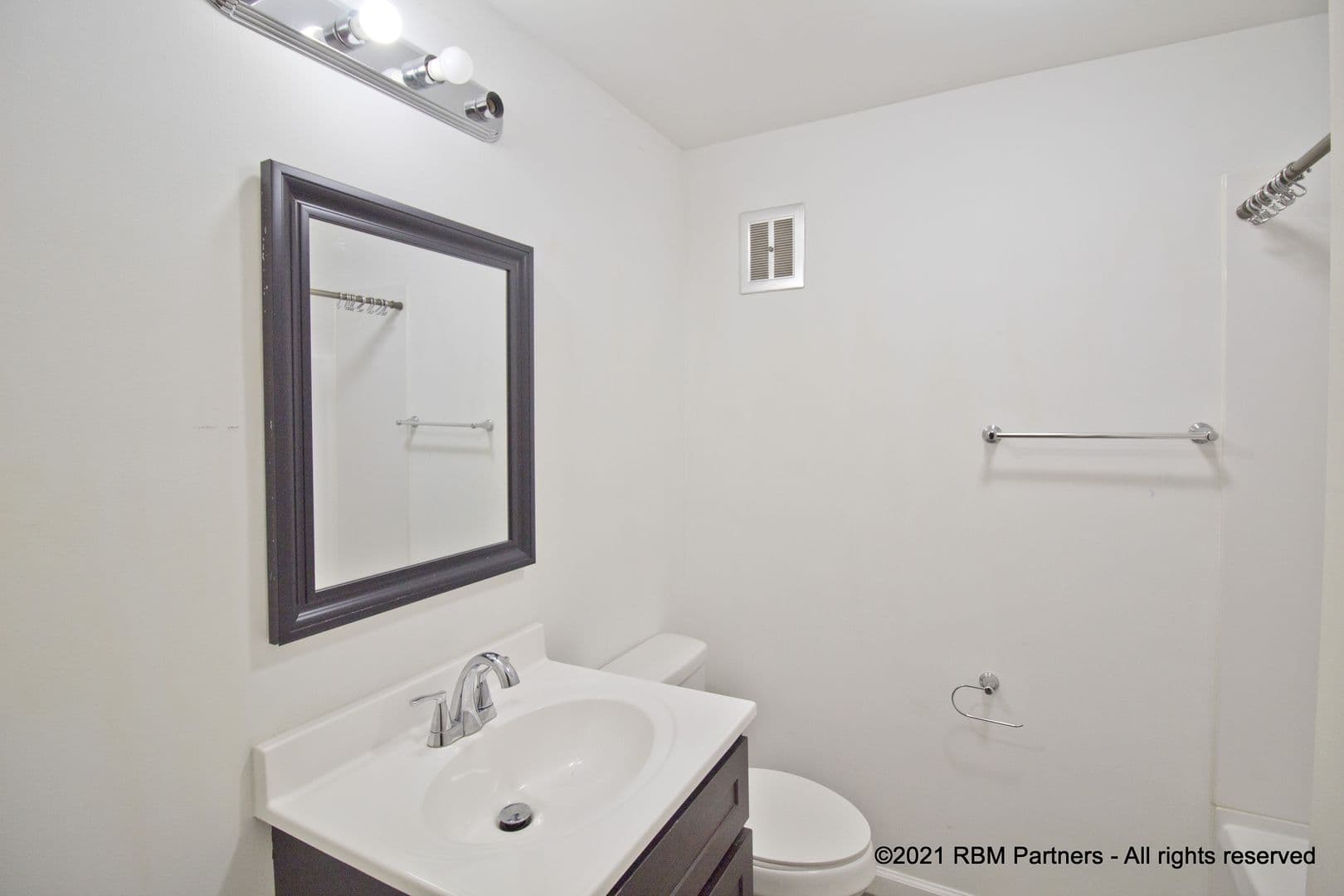 Edwardsville Apartment: 518 Hillsboro Ave