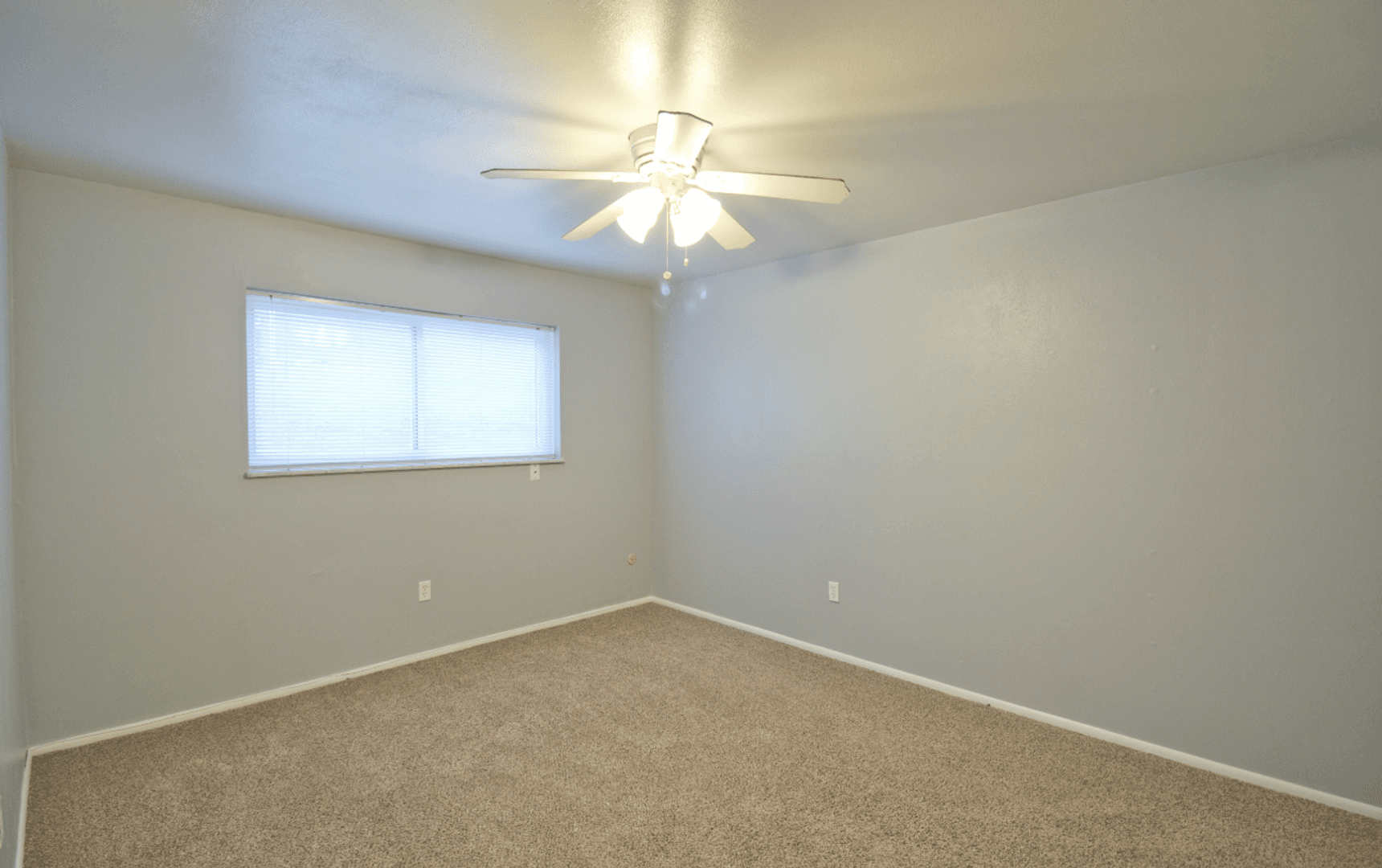 Edwardsville Apartment: 30 Devon Ct